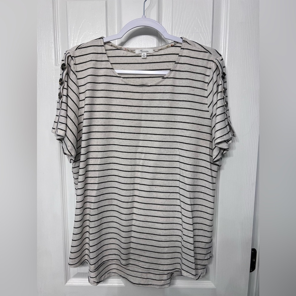 Women’s 89th & Madison Striped Top Size XL with Button Detail. Cream/Black